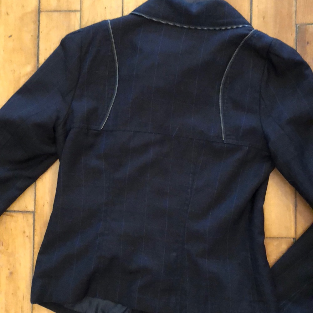 Identify jacket - Picture 4 of 5
